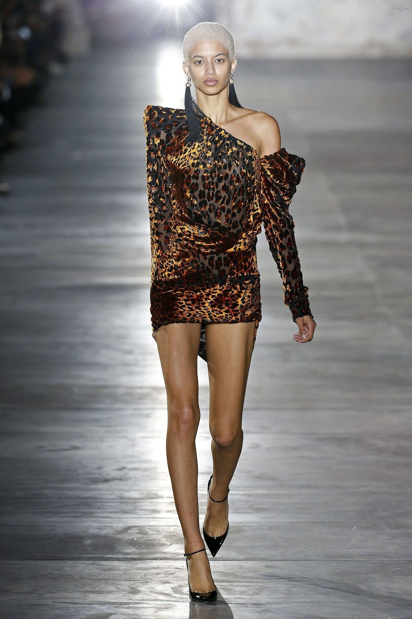 Коллекция Saint Laurent прет-а-порте сезона весна-лето 2017_49