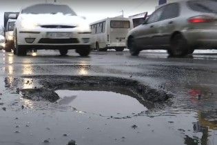"Четыре года ее б*ять ремонтируют": В Никополе снова будут латать убитую дорогу