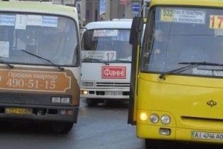Київрада заборонила маршруткам зупинятись не на зупинках