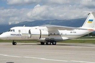 У двигуни літака, який супроводжував патріарха Кирила, потрапили птахи