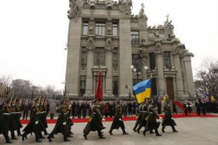 На переозброєння української армії немає грошей