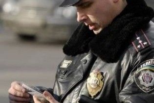 Інспекторам ДАІ вивертають кишені (відео)