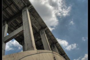 У Запоріжжі чоловік стрибнув із "мосту самогубців"
