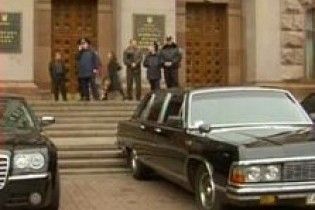 Столична влада виставила на продаж cвої машини (відео, оновлено)