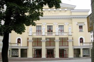 Акторам театру вдвічі зменшили зарплату (відео)