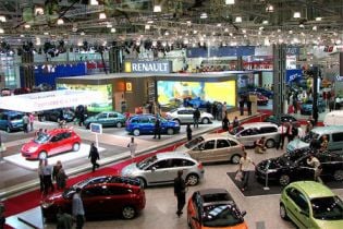 Імпорт автомобілів в Україні скоротився у чотири рази