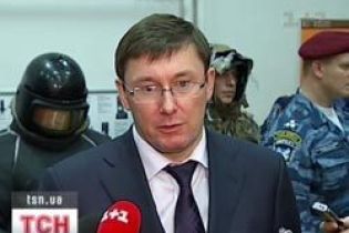 "Жесть" мундира: скільки коштує посада (відео)