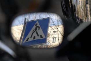 Водії не помічають нові знаки на дорогах