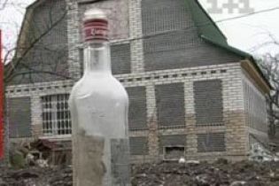 Будинок із пляшок збудували в Черкасах