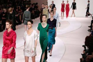 Показом "Валентино" завершився Fashion week в Парижі