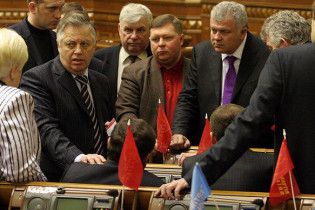 Комуністи знову погрожують піти з коаліції і вимагають нові посади