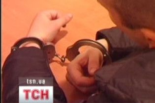 Двоє нетверезих "будівельників" пограбували бабусю