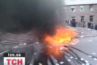 Поліція стріляниною приборкала опозицію в Молдові