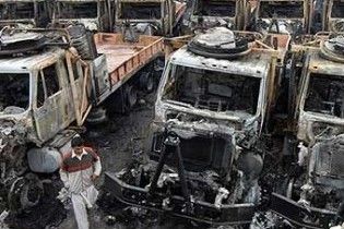 Пакистанські бойовики спалили 11 вантажівок НАТО