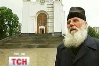 Священиків, які розкрили корупцію у церкві, хочуть позбавити сану