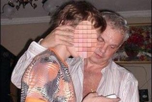 Директор влаштовував у школі секс-оргії та змушував учнів ходити голими