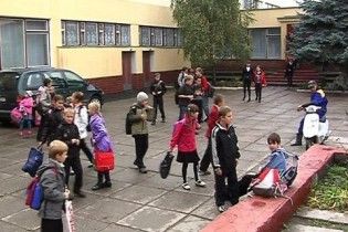 В Одесі батько школяра побив учителів та директора