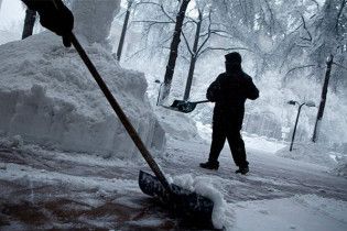 У Чернігівській області сніг залишив без даху митницю, у Рівненській - школу