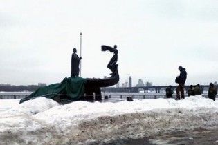 Пам'ятник засновникам Києва демонтували за рішенням влади