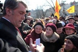 До оточеної опозицією Ради прибув Ющенко