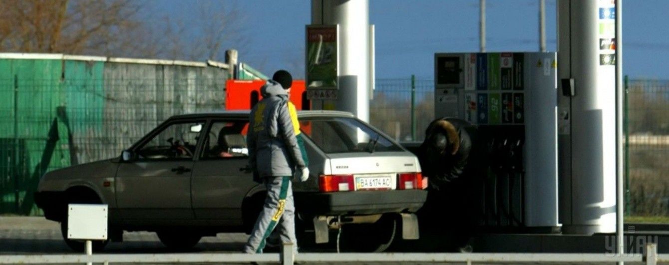 На АЗС знову поповзли вгору ціни на пальне. Середня вартість на 14 квітня