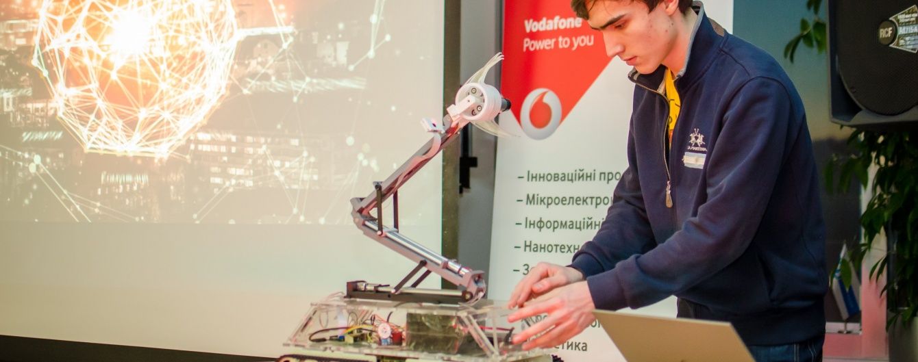 На Tech Today Hub показали магічне дзеркало та літаючу тарілку