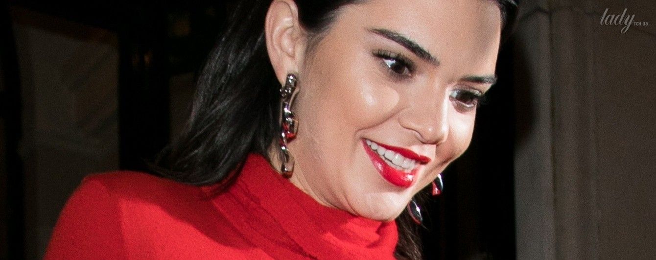 Кендалл Дженнер опять вышла на публику без бюстгальтера