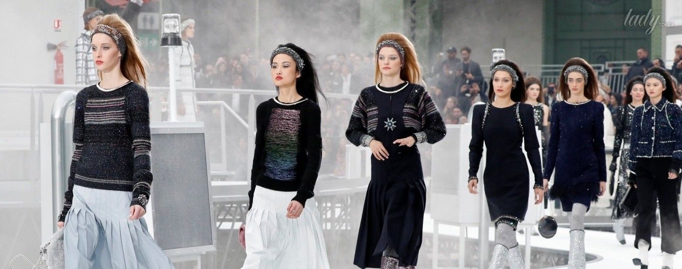 Лотти Мосс, Кара Делевинь и другие звездные гости на показе Chanel в Париже