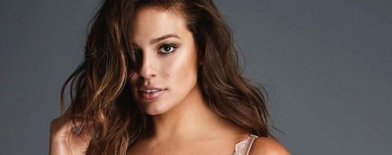 Модель plus-size Эшли Грэм опубликовала фото топлес