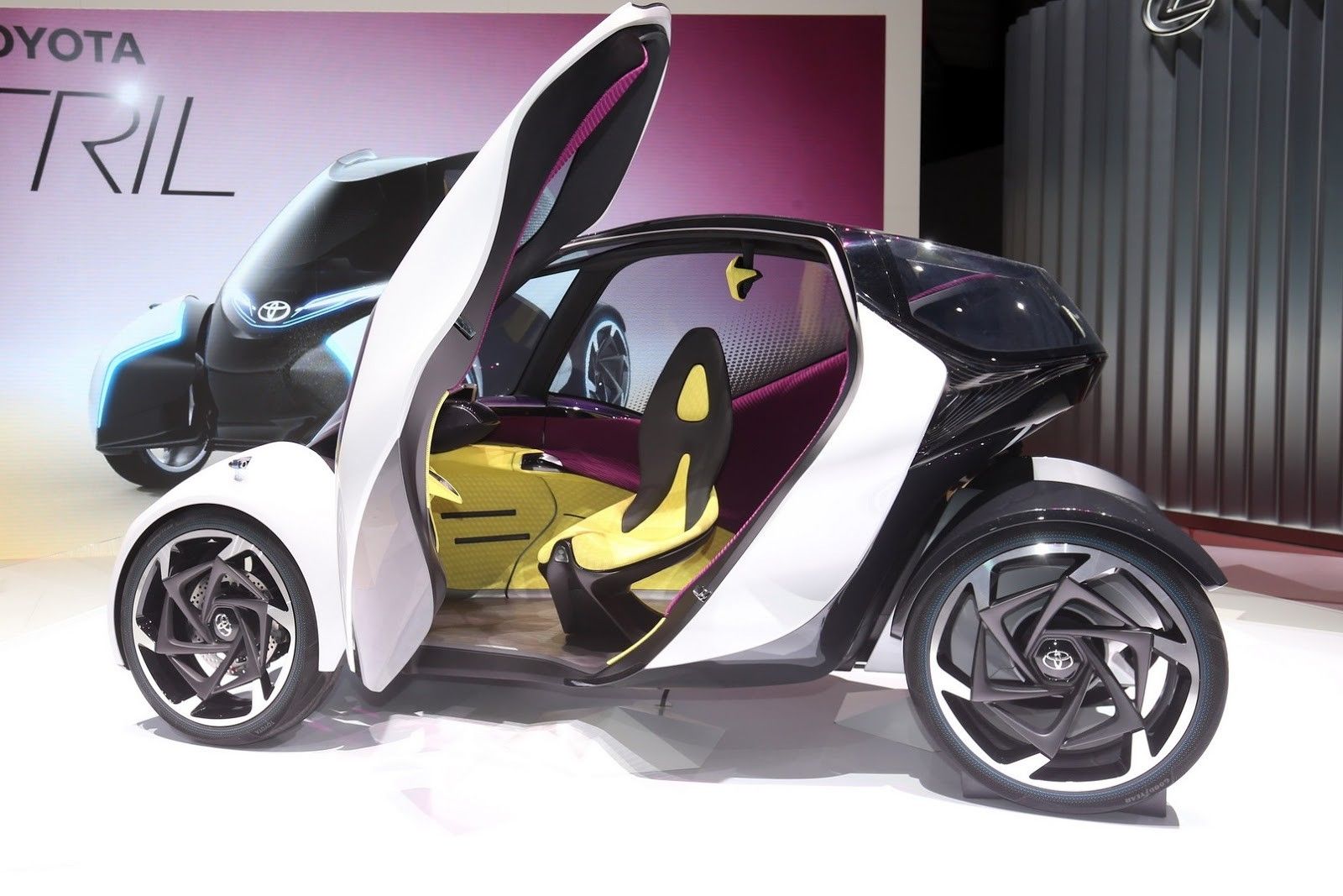 Toyota i-TRIL