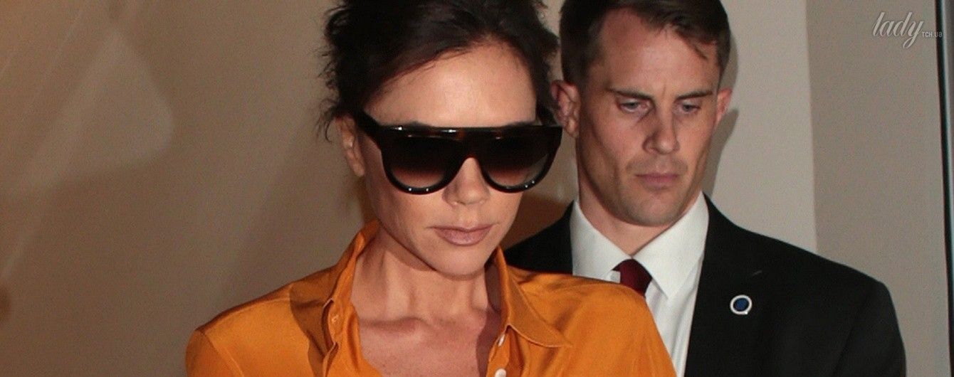 Виктория Бекхэм опять надела брюки не по размеру