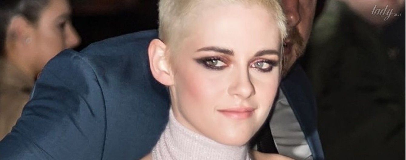 В роскошном платье от Chanel: Кристен Стюарт появилась на премьере фильма "Персональный покупатель" в Нью-Йорке