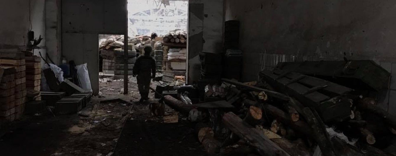 Во время ночного обстрела на Донбассе боевики ранили подростка