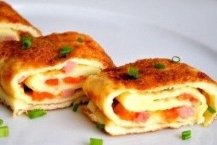 Рецепт омлета-рулета с сыром и беконом