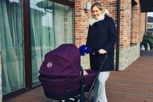 Катя Осадчая купила для сына красивую и дорогую коляску