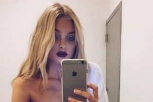 С разных ракурсов: полуобнаженная Эльза Хоск продемонстрировала сексуальную фигуру