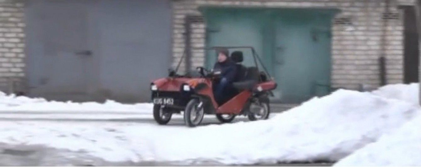 В Кривом Роге дедушка и внук превратили два скутера в автомобиль