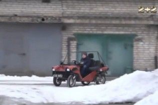 В Кривом Роге дедушка и внук превратили два скутера в автомобиль