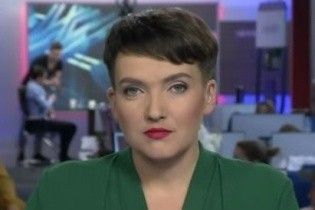 С эффектным макияжем и в зеленом платье: Надежда Савченко удивила новым образом