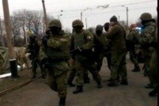 У Мережі з'явилися перші відео розгону блокади Донбасу в Кривому Торці