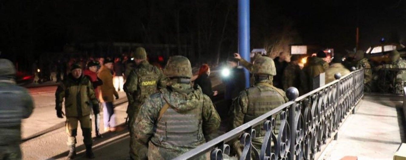 В Краматорске полиция выстрелами вверх остановила колонну блокировщиков во главе с Парасюком