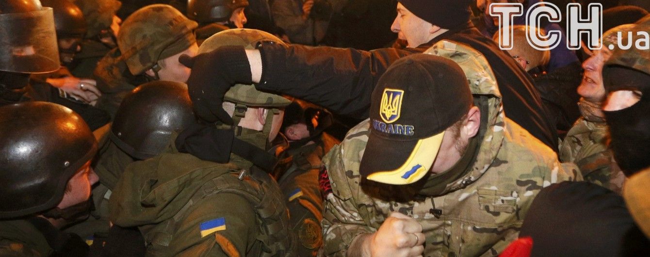 Націоналісти влаштували штовханину під будівлею МВС