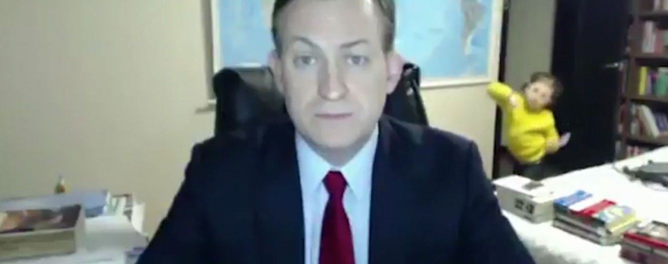 Профессор из смешного интервью ВВС рассказал, что чувствовал, когда в эфире появились его дети