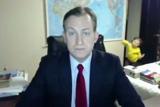 Профессор из смешного интервью ВВС рассказал, что чувствовал, когда в эфире появились его дети