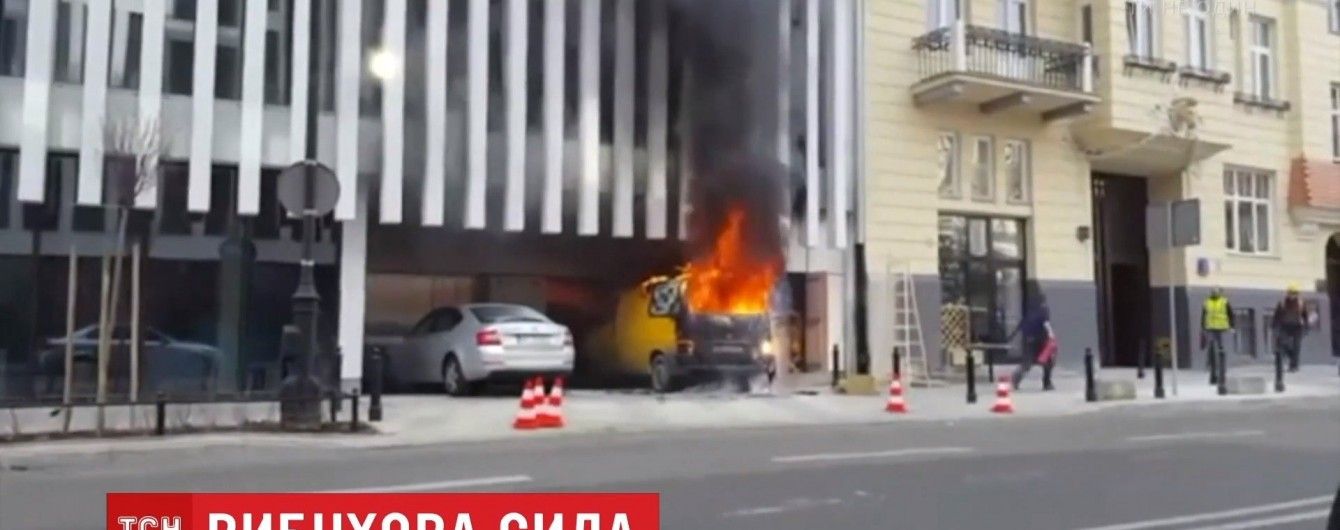 В Варшаве возле МИД Польши взорвался автомобиль