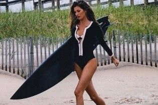 Соскучилась по лету: Жизель Бундхен поделилась пляжным фото