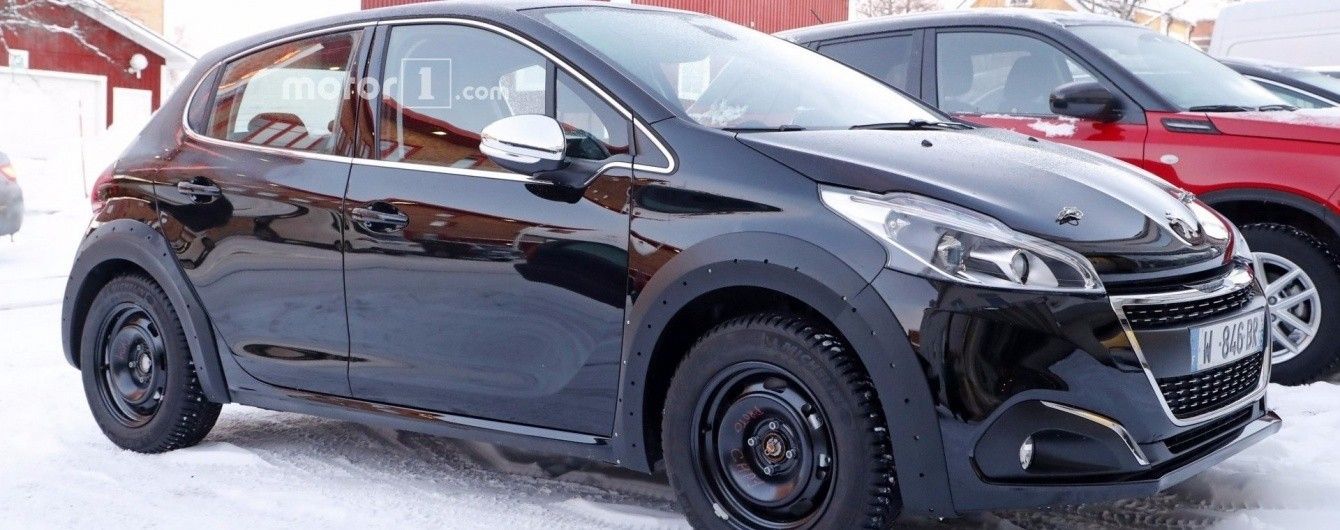 Peugeot вывел на тесты новый хэтчбек 208