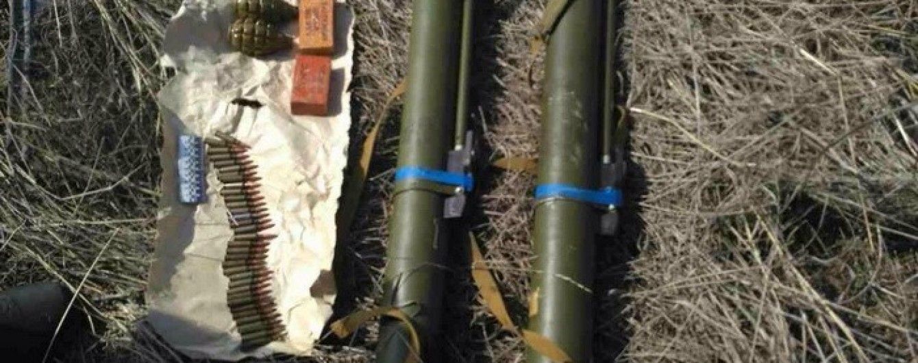 В Запорожье рядом с зоной АТО нашли схрон с гранатометами и взрывчаткой
