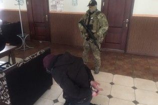 На Хмельнитчине СБУ задержала банду рэкетиров во время "выбивания" денег с предпринимателя