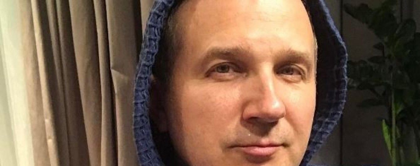 Молодой папа Юрий Горбунов показал, как занимается йогой